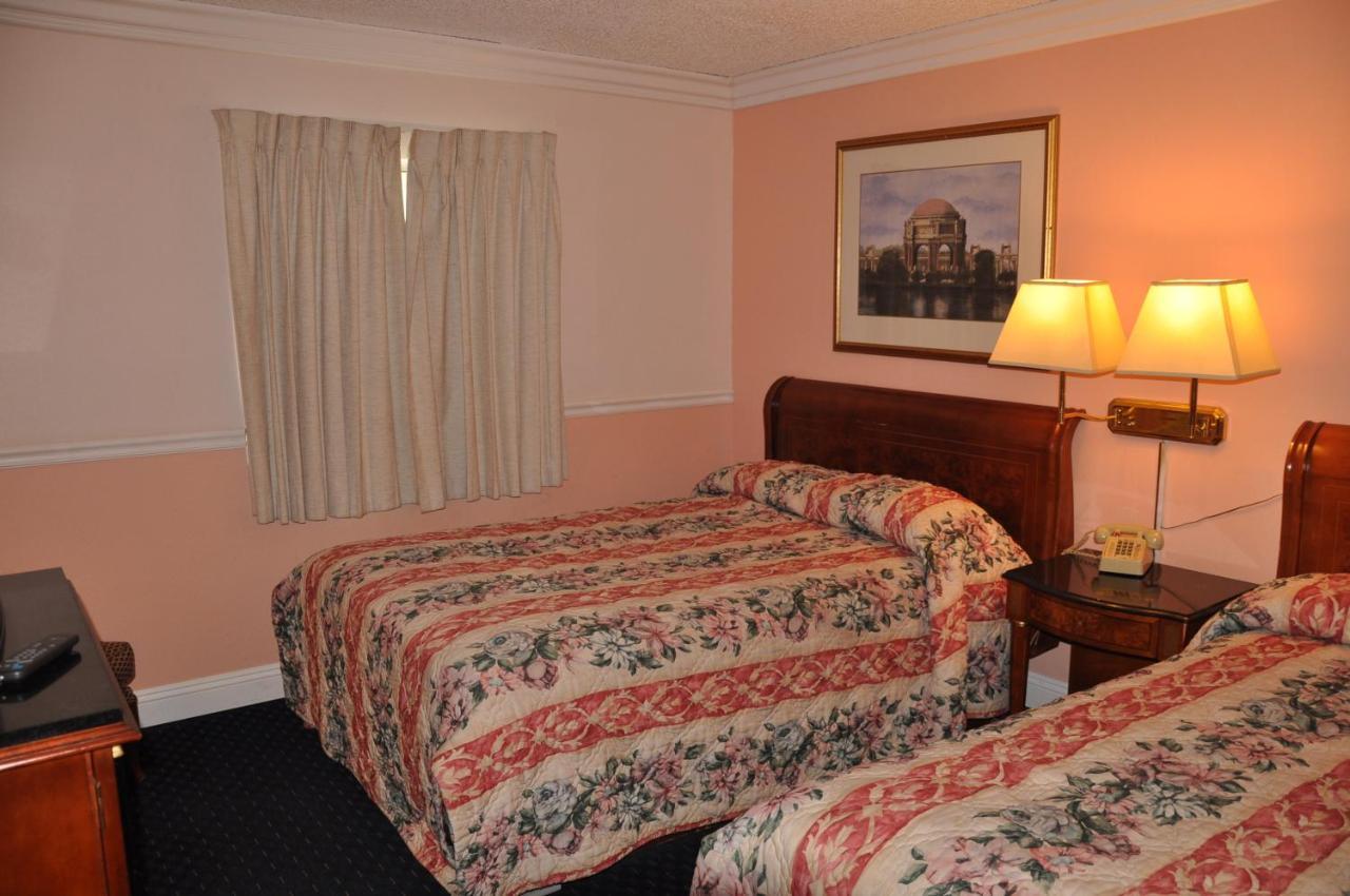 Super 8 By Wyndham Hayward Downtown Motel Castro Valley Bilik gambar